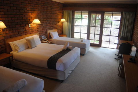 Grange Burn Motel - Accommodation Main Beach 2