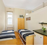 Cambridge Lodge - Accommodation Main Beach