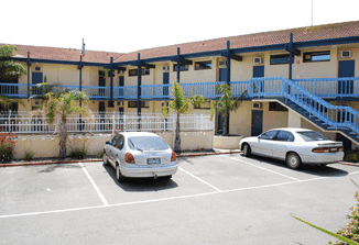 Lakes Central Hotel - Accommodation Main Beach