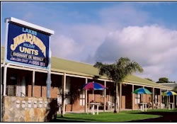 Lakes Jakaranda Holiday Units - Accommodation Main Beach 1