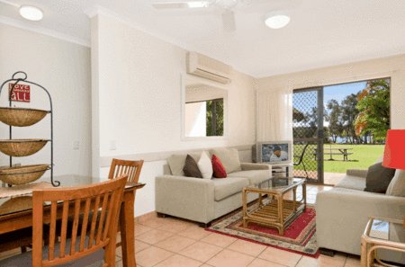 Cayman Quays - Accommodation Main Beach 0