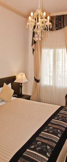 The Melbourne Hotel - Accommodation Main Beach 1