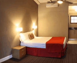 Rose and Crown Hotel - Accommodation Main Beach