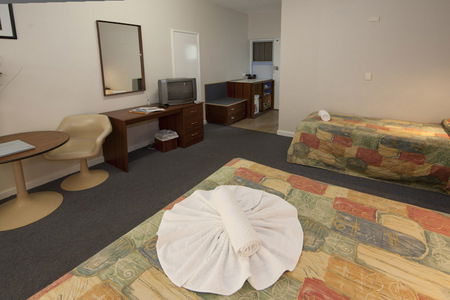 Amity Motor Inn - Accommodation Main Beach 2