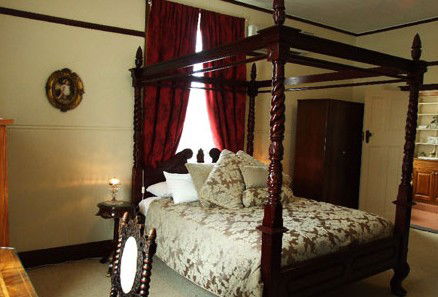 Adelong NSW Accommodation Main Beach