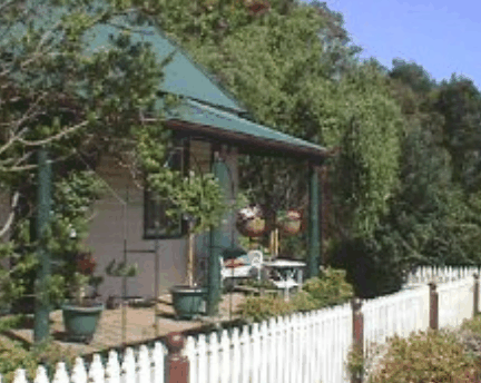 Trines Cottage - Accommodation Main Beach