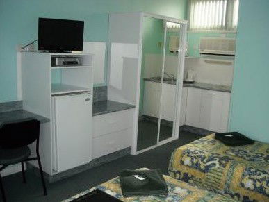 The Tree Motel - Accommodation Main Beach 3