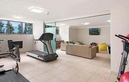 Fairshore Beachfront Apartments - Accommodation Main Beach 2