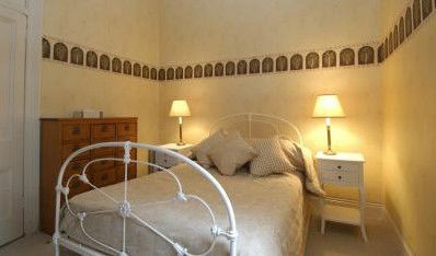 The Russell Hotel - Accommodation Main Beach 3