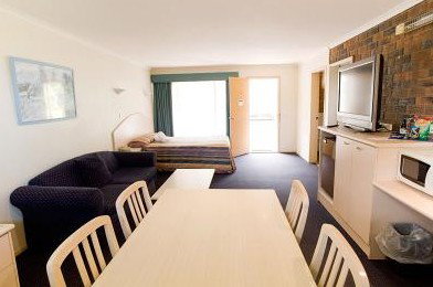 Comfort Inn Big Windmill - Accommodation Main Beach 1