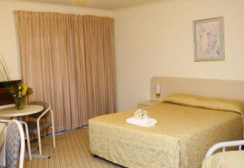 Motel 10 Motor Inn - Accommodation Main Beach 4