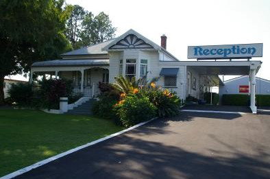 Colonial Court Motor Inn - Accommodation Main Beach 0