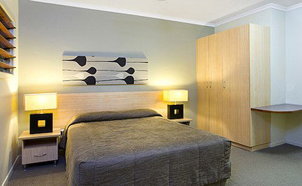  Accommodation Main Beach