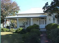Annas Place - Accommodation Main Beach 1