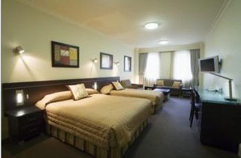 Hyde Park Inn - Accommodation Main Beach 0
