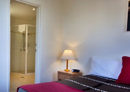 Toronto NSW Accommodation Main Beach