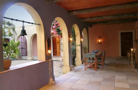 Casabelle Country Guest - Accommodation Main Beach 1