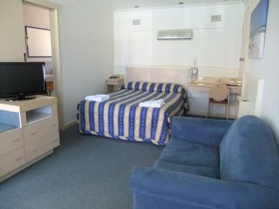 Country Comfort Cowra Countryman Motor Inn - Accommodation Main Beach 2