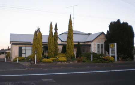 Le Cavalier Court Motel - Accommodation Main Beach 1