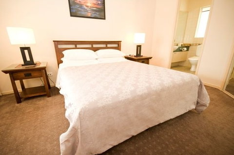 Trinity Waters Apartments - Accommodation Main Beach 4