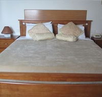 The Plough Hotel - Accommodation Main Beach
