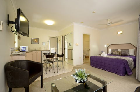 Reef Palms - Accommodation Main Beach 1