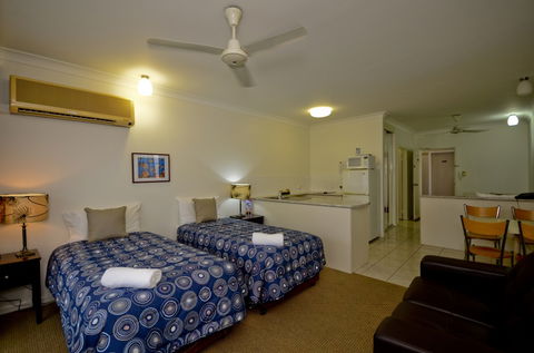 Reef Palms - Accommodation Main Beach 2