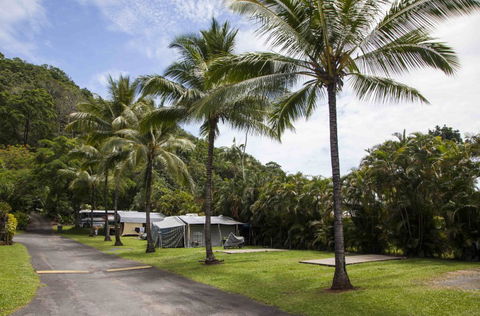 Lake Placid Tourist Park - Accommodation Main Beach 2