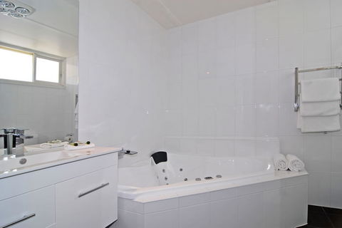 Ocean Grove Motor Inn - Accommodation Main Beach 4