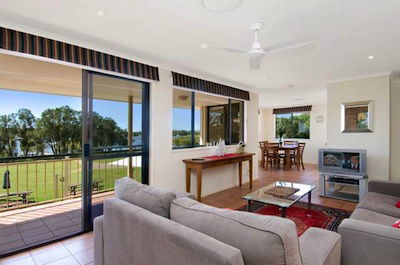 Cayman Quays - Accommodation Main Beach 6