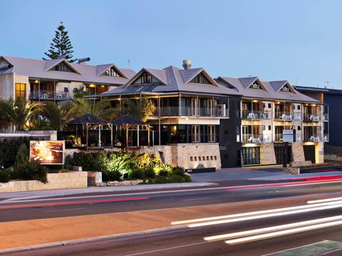 Sunmoon Boutique Resort - Accommodation Main Beach 0