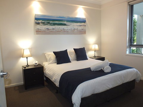 Pacific Marina Apartments - Accommodation Main Beach 4