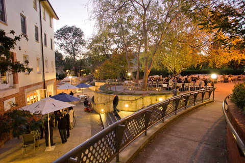 University House - Accommodation Main Beach 2