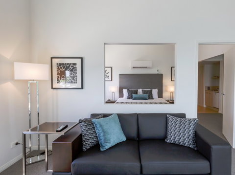 Ramada Hotel Hope Harbour - Accommodation Main Beach 3