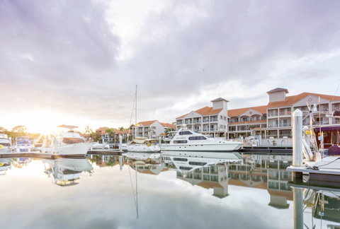 Ramada Hotel Hope Harbour - Accommodation Main Beach 4