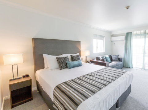 Ramada Hotel Hope Harbour - Accommodation Main Beach 7