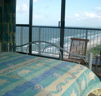 Golden Sands Holiday Apartments - Accommodation Main Beach