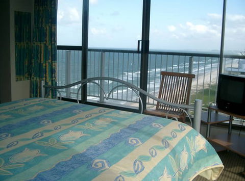 Golden Sands Holiday Apartments - Accommodation Main Beach 0