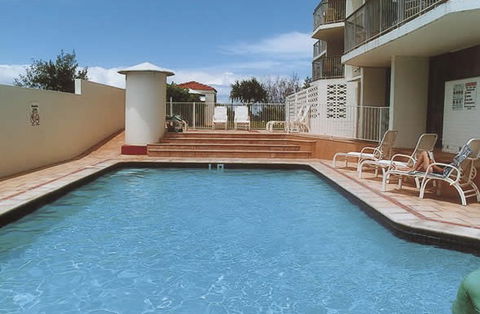 Golden Sands Holiday Apartments - Accommodation Main Beach 4