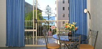 Surf Dance Holiday Units - Accommodation Main Beach 0