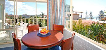 Surf Dance Holiday Units - Accommodation Main Beach 2
