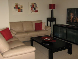 Beachfront Towers - Accommodation Main Beach 8