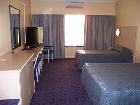 Albert Motel - Accommodation Main Beach 3