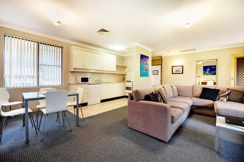 Absolute Beachfront Smugglers On The Beach - Accommodation Main Beach 5