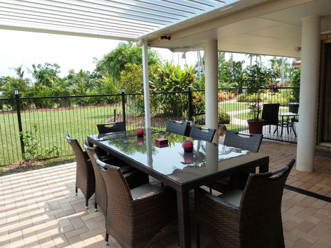 Montage Beach Apartments - Accommodation Main Beach 4