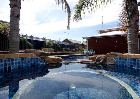 Comfort Inn The International - Accommodation Main Beach 1