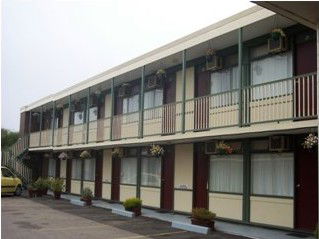 Beach Motor Inn - Accommodation Main Beach 1