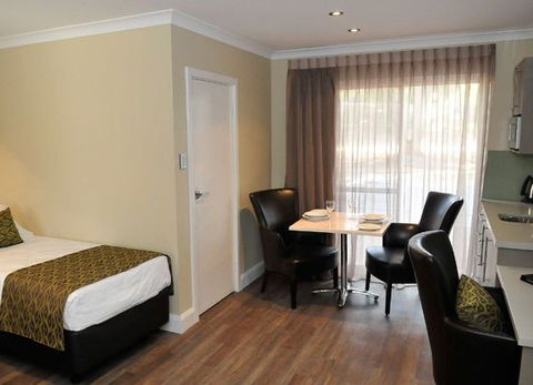 Bentley Motel - Accommodation Main Beach 3