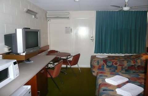 Motel Carnarvon - Accommodation Main Beach 2