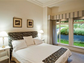 Aldgate House - Accommodation Main Beach 0